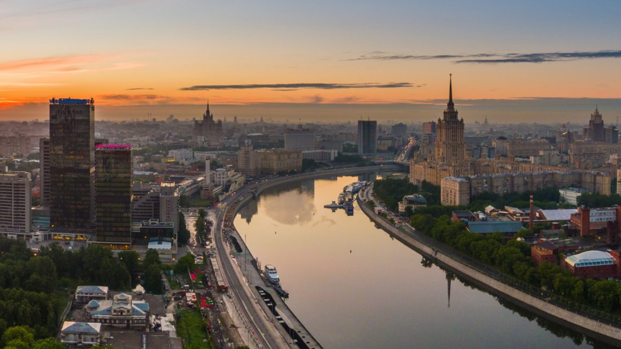 Москва стали. Элитка на набережной в Москве. Москва вошла в пятерку Мировых лидеров по росту цен на элитное жилье.