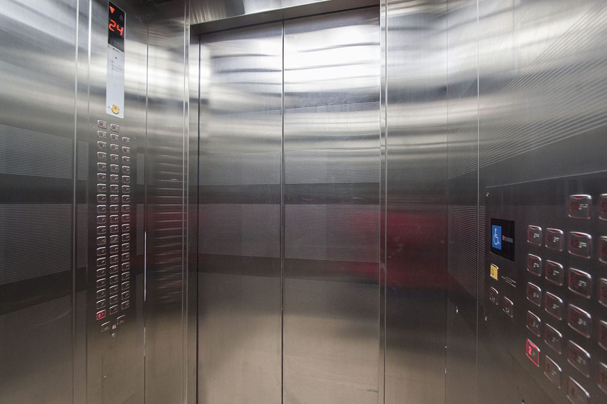 Внутри лифта ЖК Триколор